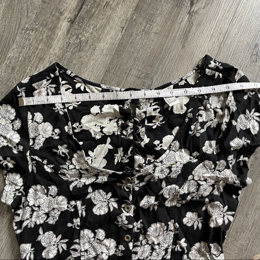 Floral Romper With Lace Up Back - Picture 6 of 13